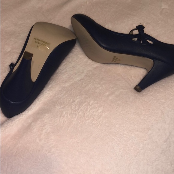 Mary Jane Pumps - Picture 4 of 5